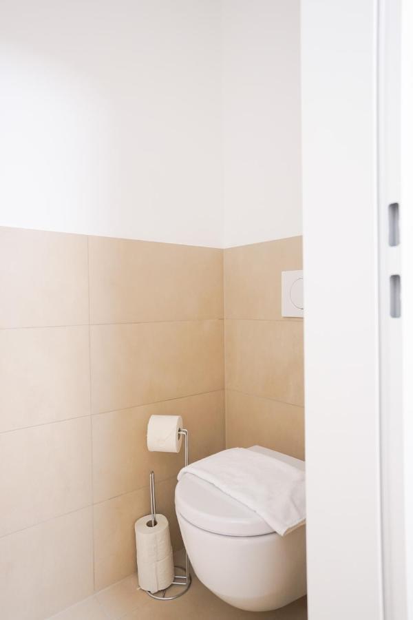 Exclusive 2-Bedroom Condo With Pool & Balcony Vienna Exterior photo