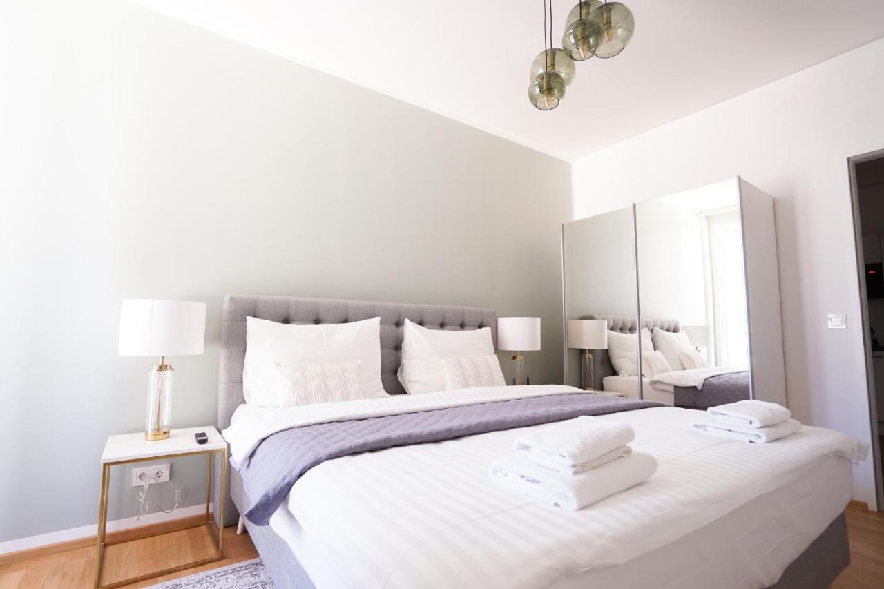 Exclusive 2-Bedroom Condo With Pool & Balcony Vienna Exterior photo