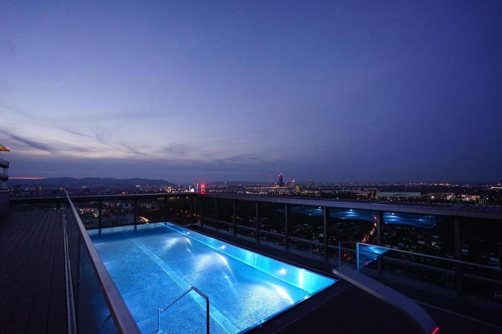 Exclusive 2-Bedroom Condo With Pool & Balcony Vienna Exterior photo